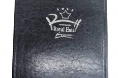 42.	Δερμάτινος κατάλογος με ασημοτυπία.