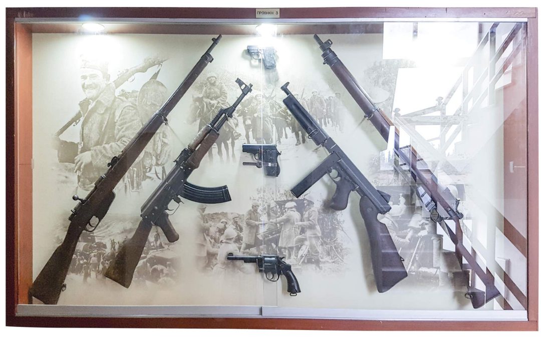 1. Προθήκη όπλων